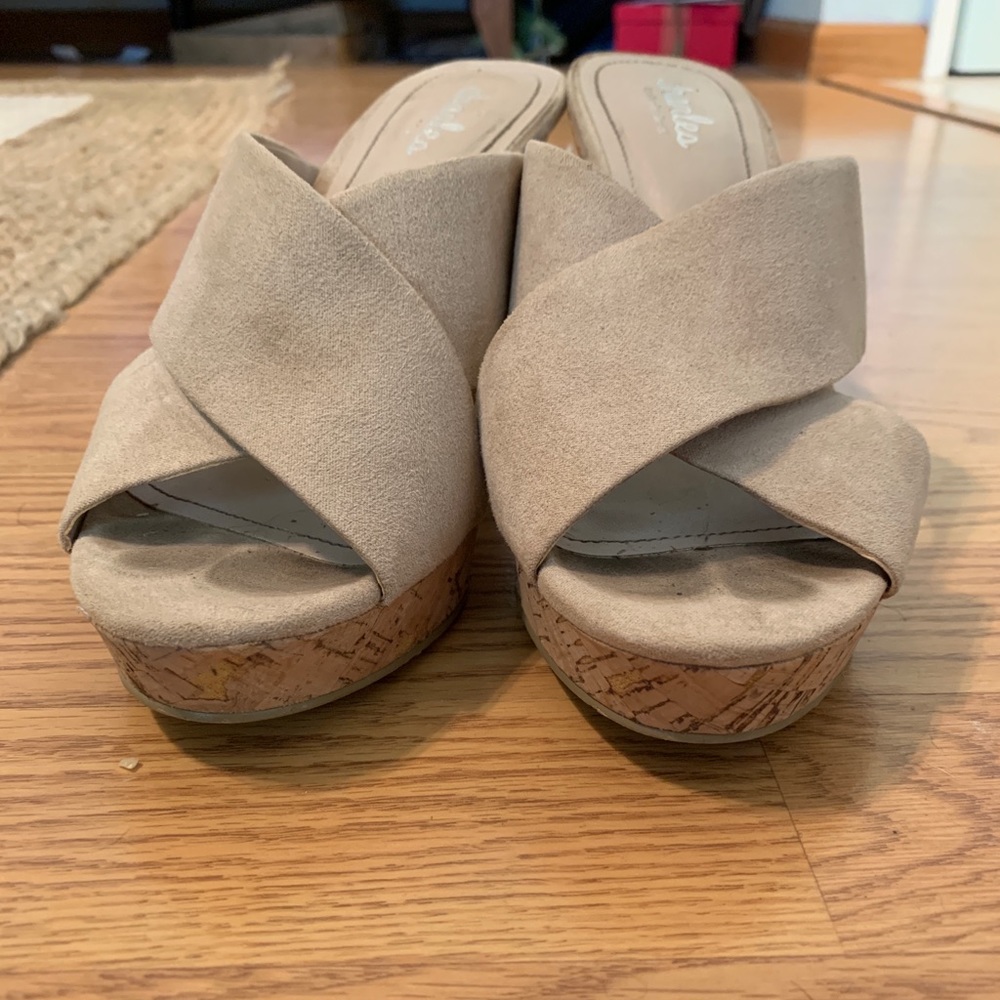 4” cream wedge